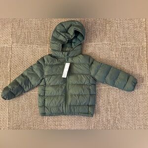 Brand new Uniqlo ultra light puffer jacket size 3-4